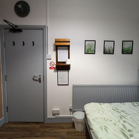 R3 - Cozy Small Double - City & Beach Access, Wifi, Free Parking - Self Catering Swansea Exterior foto